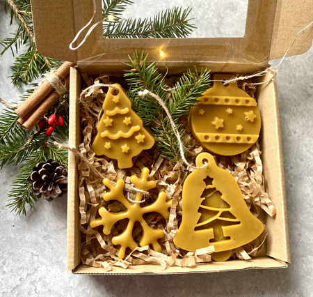 Zawieszka woskowa - bombka we wzorki