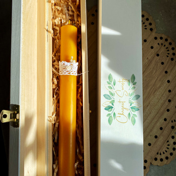 Gromnica w białym drewnianym pudełku Chrzest Święty