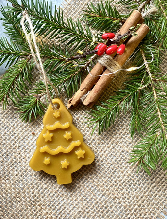 Zawieszka woskowa - choinka mniejsza