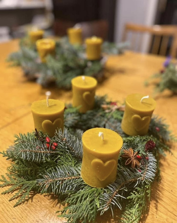 Zestaw świec adwentowych - walce z sercem + Adwentownik