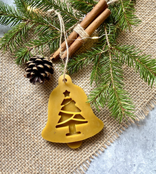 Zawieszka woskowa dzwonek z choinką