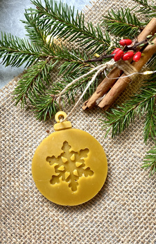 Zawieszka woskowa - bombka z gwiazdką